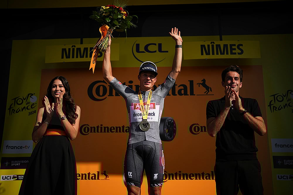 | Photo: AP/Daniel Cole : Sixteenth stage winner Belgium's Jasper Philipsen
